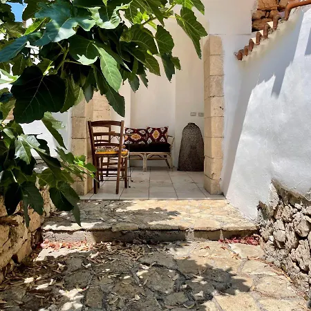 Capurre Trulli E Pajare A Due Passi Dal Pizzo